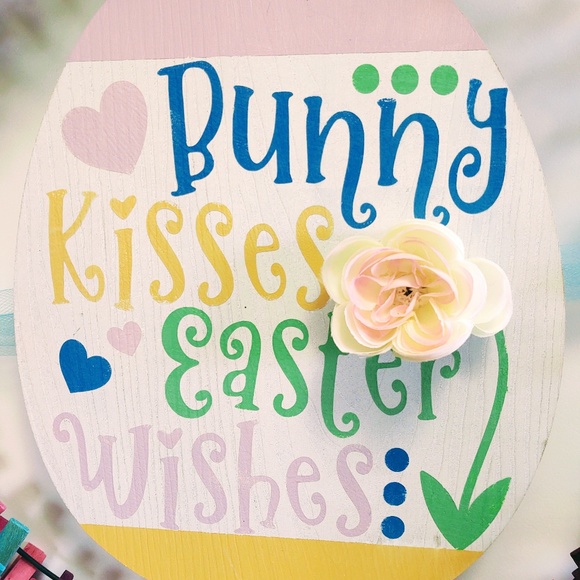 HANDCRAFTED EASTER CLOTHESPIN WREATH BUNNY KISSES EASTER WISHES PAINTED SIGN 19" - Picture 7 of 8